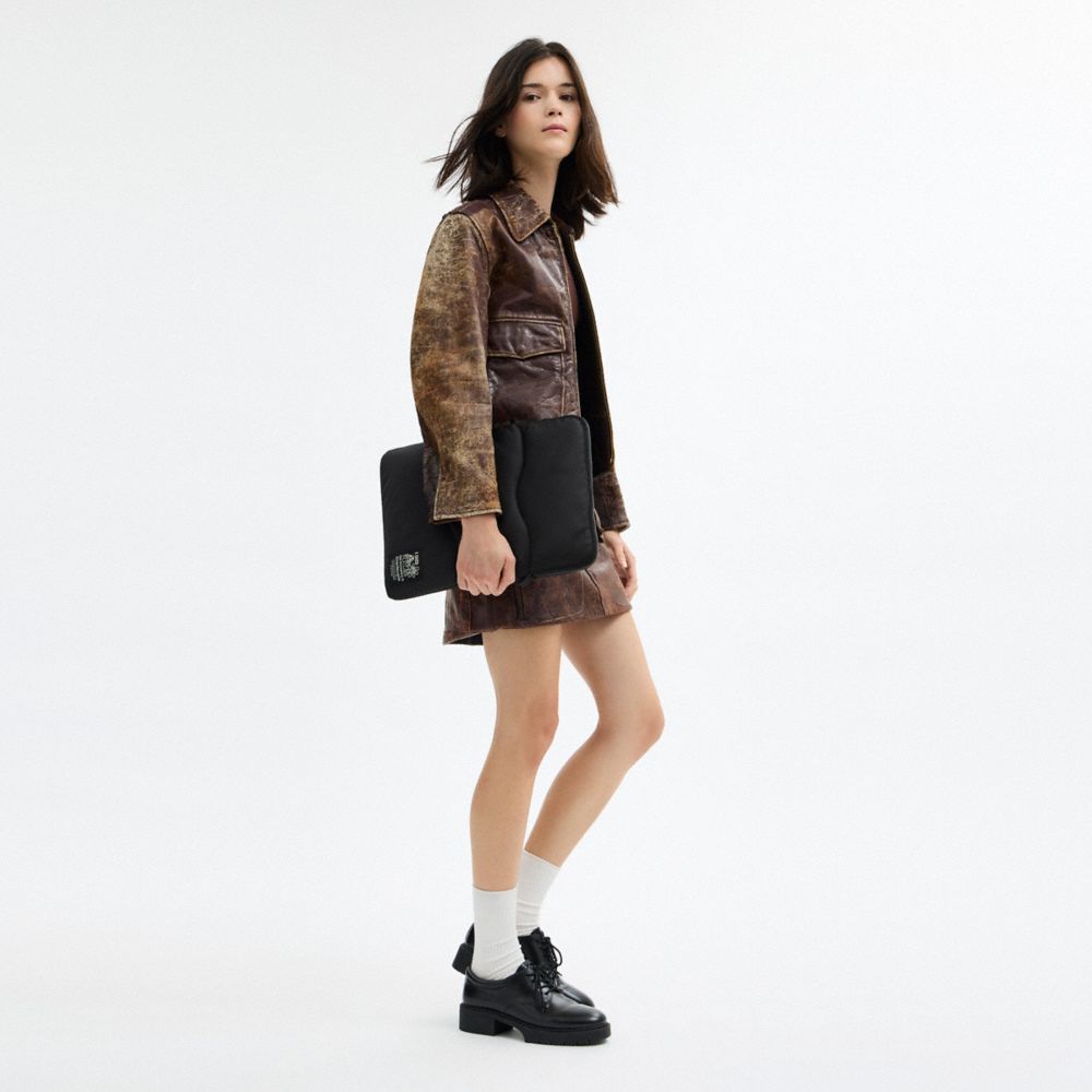 COACH®,Coachtopia Loop Laptop Sleeve With Wavy Quilting,Lining Recycled Polyester,Recycled Polyester,Laptop Sleeve,Plastic...,Black,Detail View