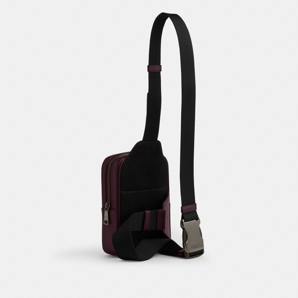 COACH®,PETIT SAC TURNER EN TOILE EXCLUSIVE,Qb/Cassis,Angle View