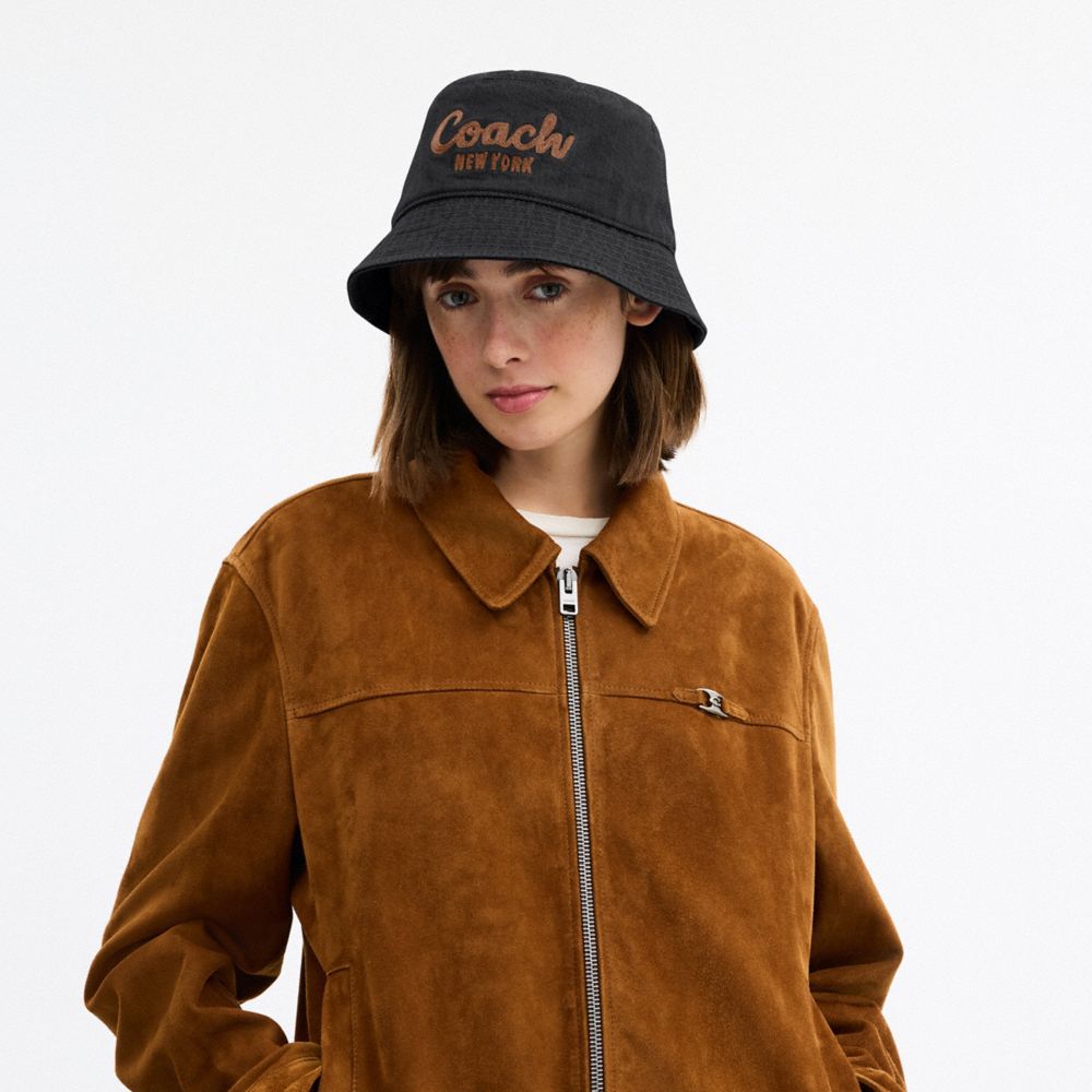 Женские головные уборы Coach Script Embroidered Denim Bucket Hat — фото 2