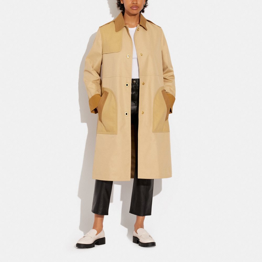 Trench en coton biologique et en polyester recyclé avec verrou tournant