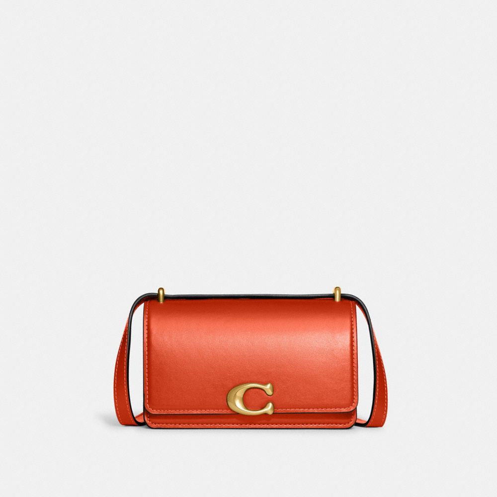 COACH®,SAC PORTÉ-CROISÉ BANDIT,Cuir de veau raffiné luxueux,Laiton/Orange soleil,Front View