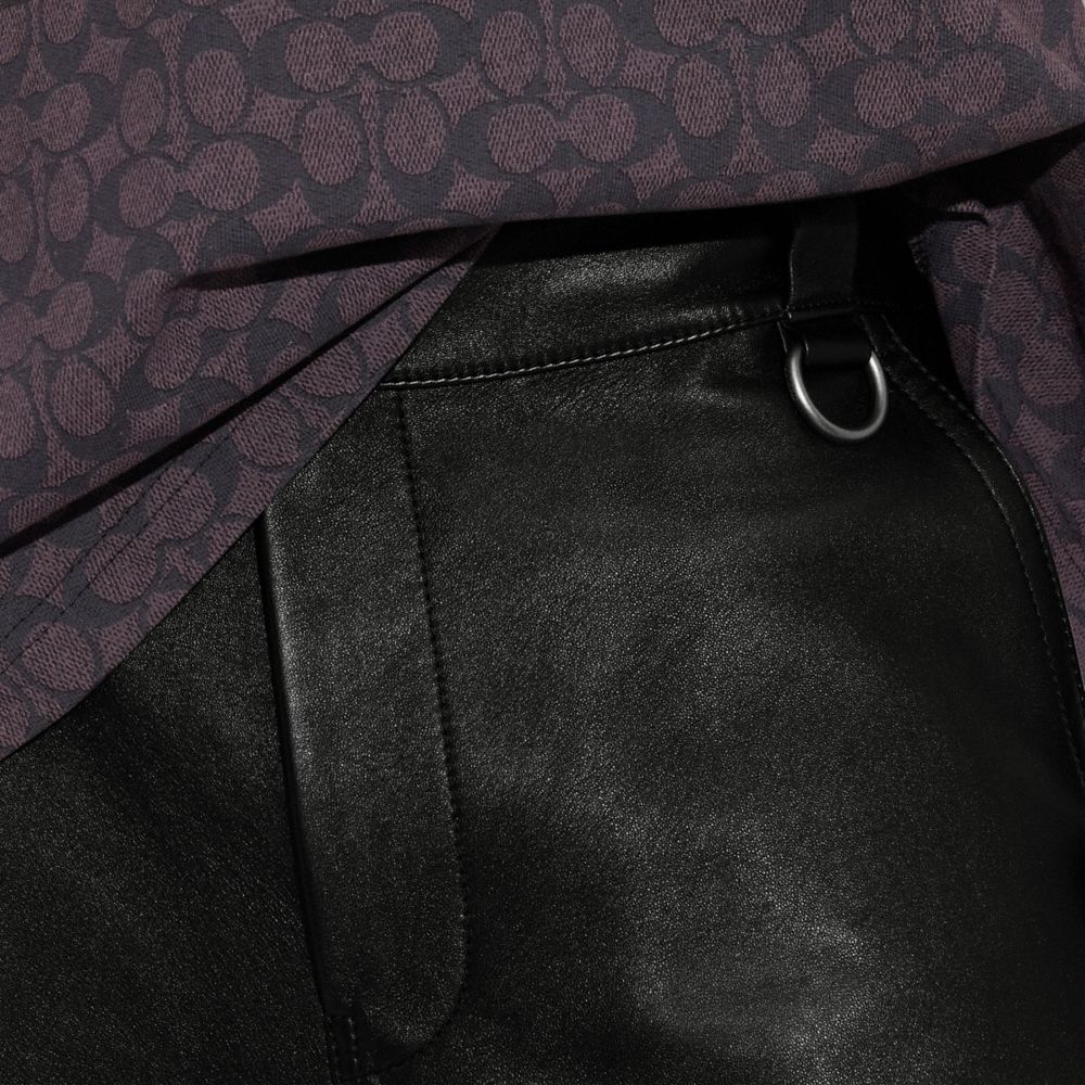 COACH®,SHORT EN CUIR,Noir uni,Detail View