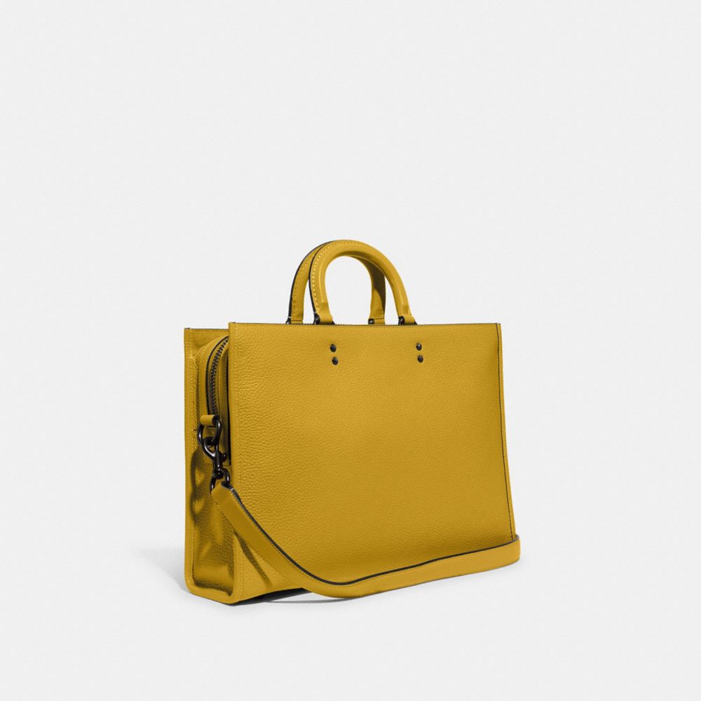 COACH®,SERVIETTE ROGUE EN CUIR RÉGÉNÉRATIF,Cuir,LIN CULTIVÉ,Angle View