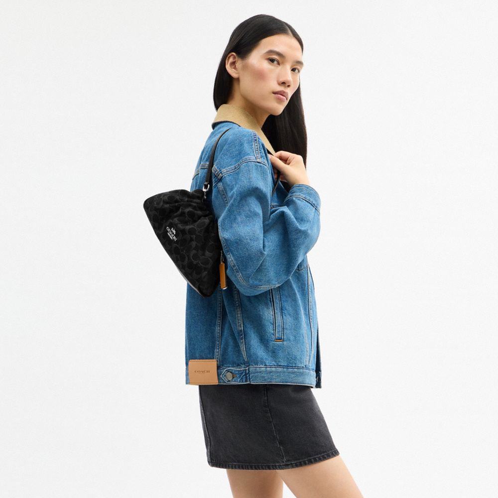 COACH®,SAC ÉPAULE FAYE EN DENIM EXCLUSIF,Denim,Argenté,Detail View