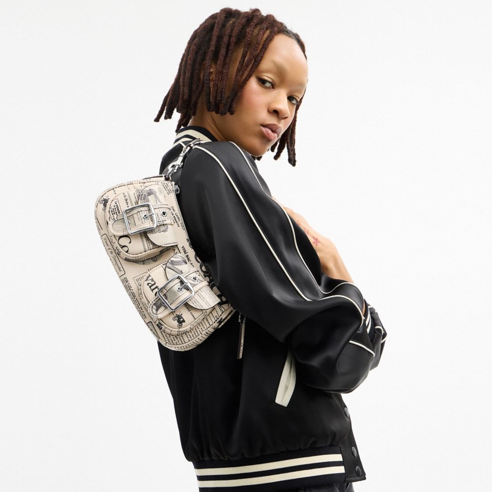 COACH®,SAC ÉPAULE ASHTON AVEC IMPRIMÉ JOURNAL,Argenté,Detail View