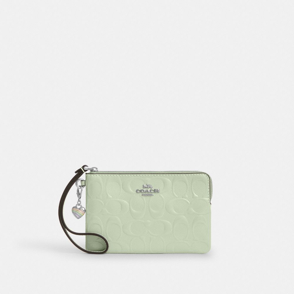 COACH®,WRISTLET À FERMETURE ZIPPÉE D’ANGLE EN CUIR EXCLUSIF AVEC BRELOQUE EN FORME DE CŒUR,Argenté,Front View