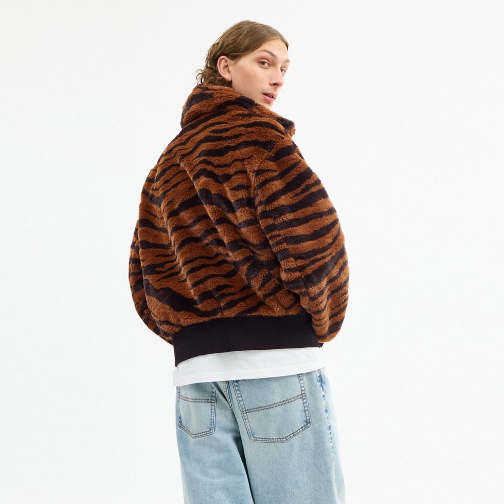 COACH®,VESTE AVIATEUR EN FAUSSE FOURRURE EN POLYESTER RECYCLÉ,Tigre,Scale View