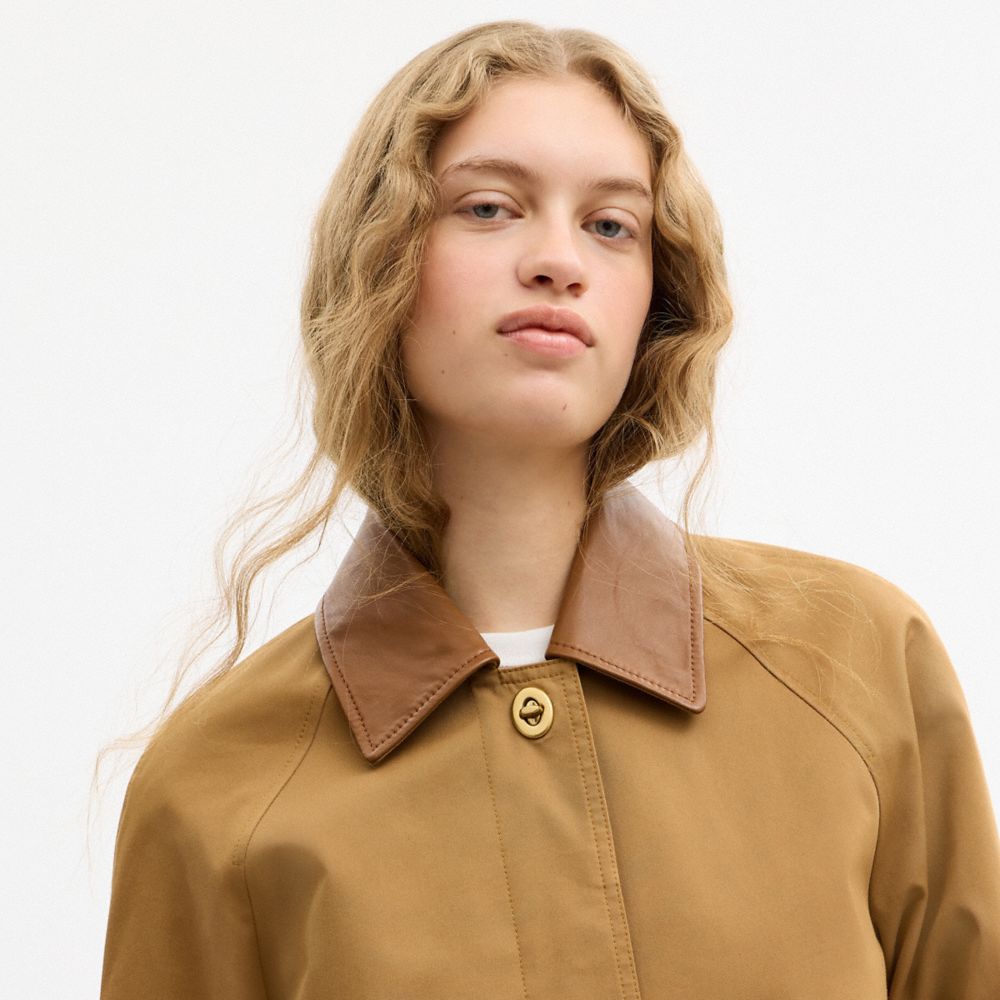 Женские куртки Coach Turnlock Swing Coat — фото 4