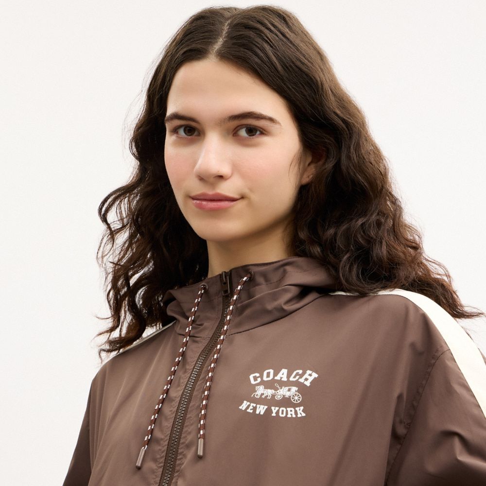 Женские куртки Coach Colorblock Windbreaker In Recycled Polyester — фото 4
