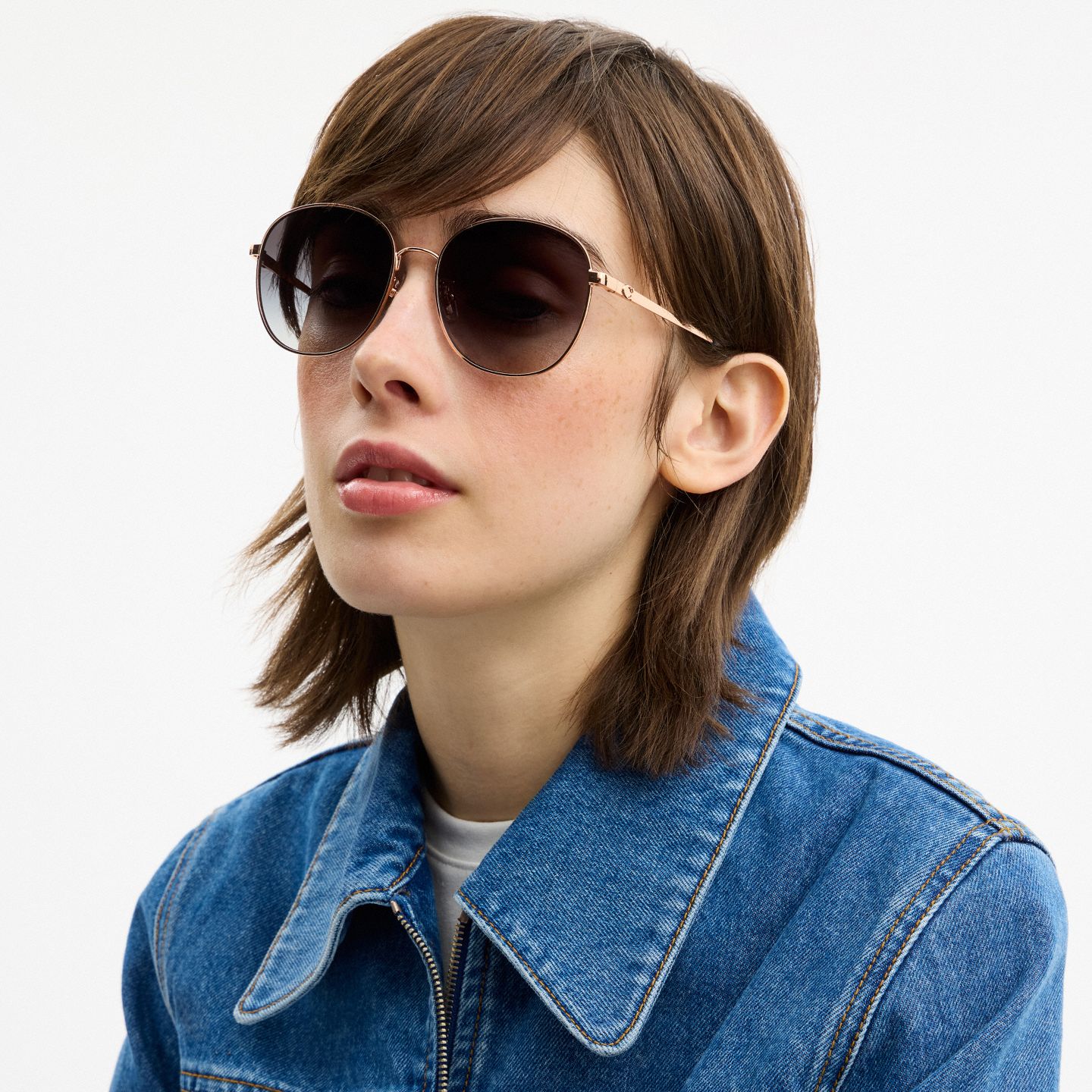 Женские очки Coach C Hardware Metal Round Sunglasses, цвет: Фиолетовый градиентный — фото 4