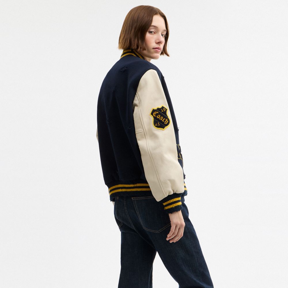 COACH®,Bleu Marine,Scale View