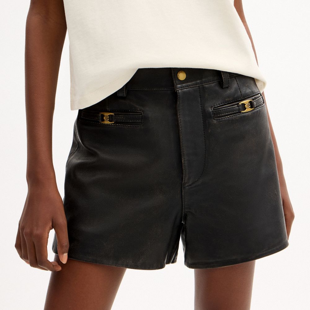 Женские шорты Coach Loved Leather Heritage C Shorts — фото 4