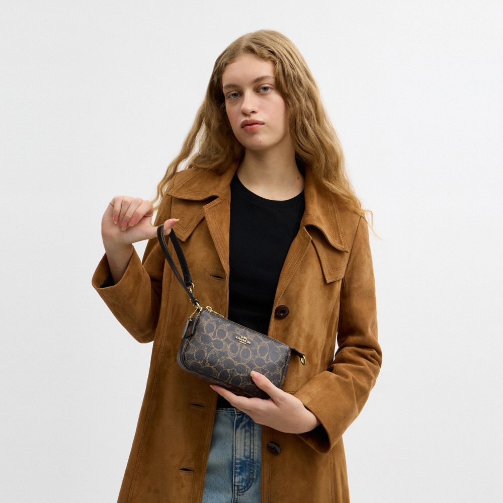 COACH®,NOLITA 19 EN TOILE EXCLUSIVE VIEILLIE AVEC BRELOQUES,Toile exclusive,Or/Brun,Detail View