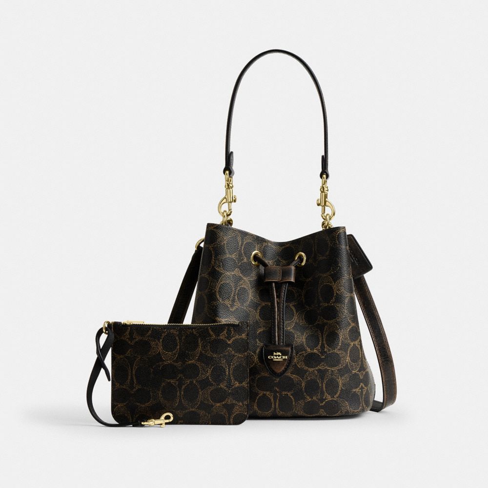 COACH®,SAC SEAU ROWAN EN TOILE EXCLUSIVE VIEILLIE AVEC BRELOQUES,Toile exclusive,Or/Brun,Angle View