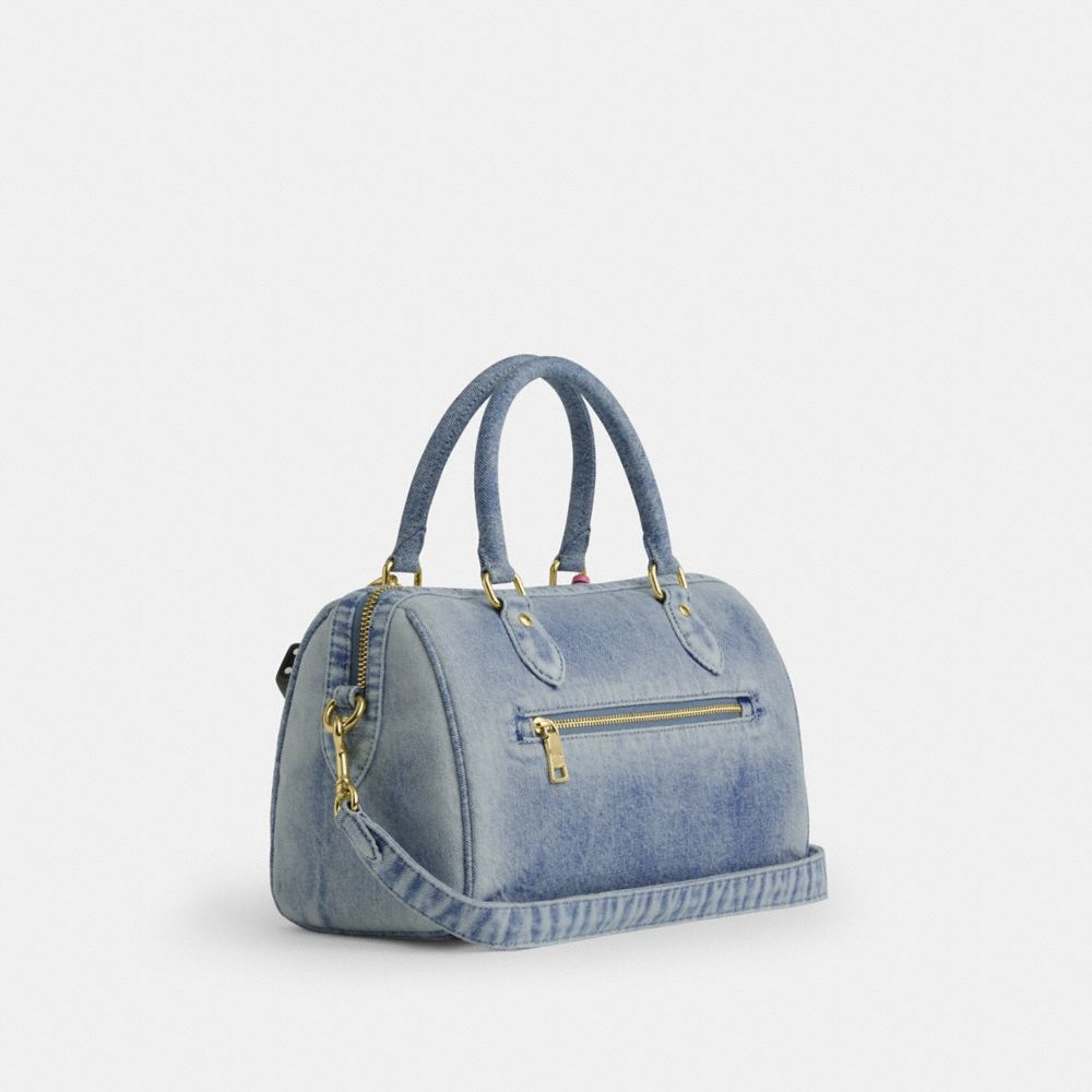 COACH®,SACOCHE ROWAN EN DENIM VIEILLI AVEC BRELOQUES,Denim,Or/Indigo clair,Angle View