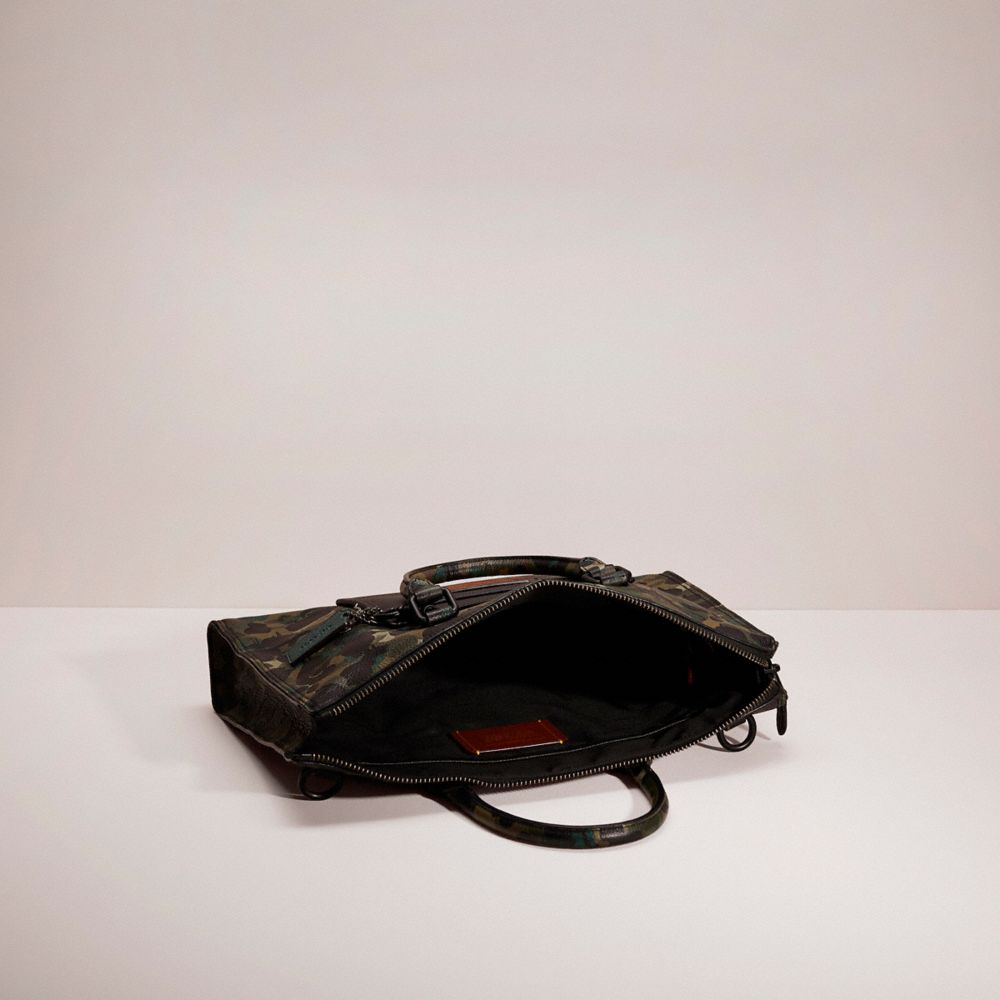 Upcrafted Gotham Folio With Camo Print