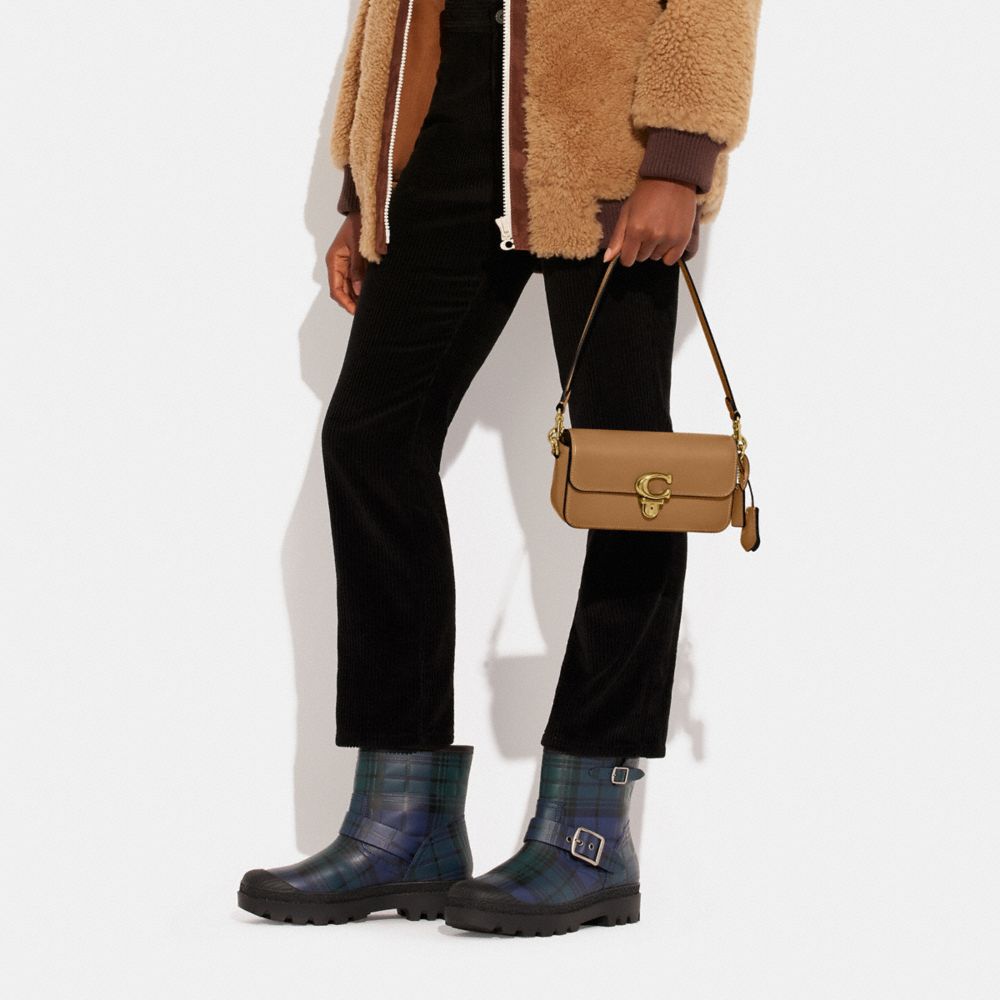 COACH®,SAC STUDIO 20,Cuir tanné,Laiton/Chameau pâle,Detail View