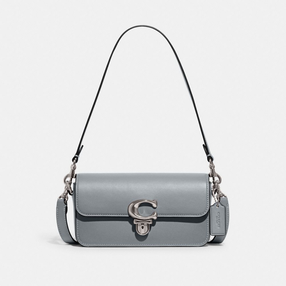 COACH®,SAC BAGUETTE STUDIO,Cuir tanné,Argent/Gris bleu,Front View