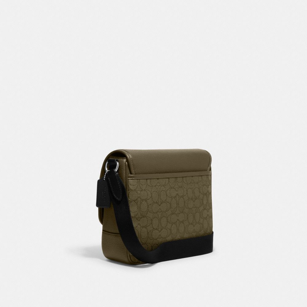 COACH®,BESACE SPRINT 25 EN JACQUARD SIGNATURE,Argent/Olive terne/Vert utilitaire,Angle View