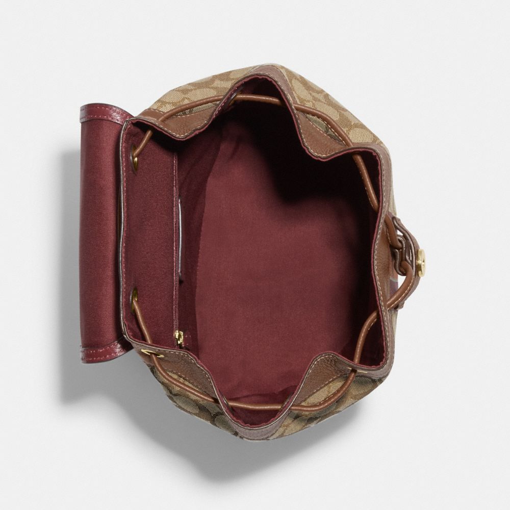 COACH®,デンプシー ドローストリング バックパック・シグネチャー ジャカード・コーチ パッチ アンド ストライプ,バックパック&リュック,ｶｰｷ/ｻﾄﾞﾙ ﾏﾙﾁ