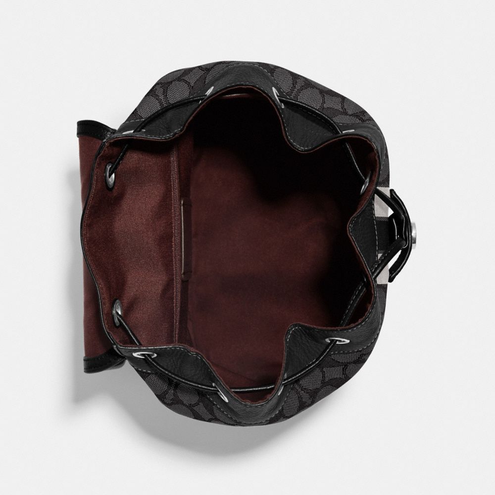 COACH®,デンプシー ドローストリング バックパック・シグネチャー ジャカード・コーチ パッチ アンド ストライプ,バックパック&リュック,ｼﾙﾊﾞｰ/ﾌﾞﾗｯｸ ｽﾓｰｸ ﾌﾞﾗｯｸ ﾏﾙﾁ