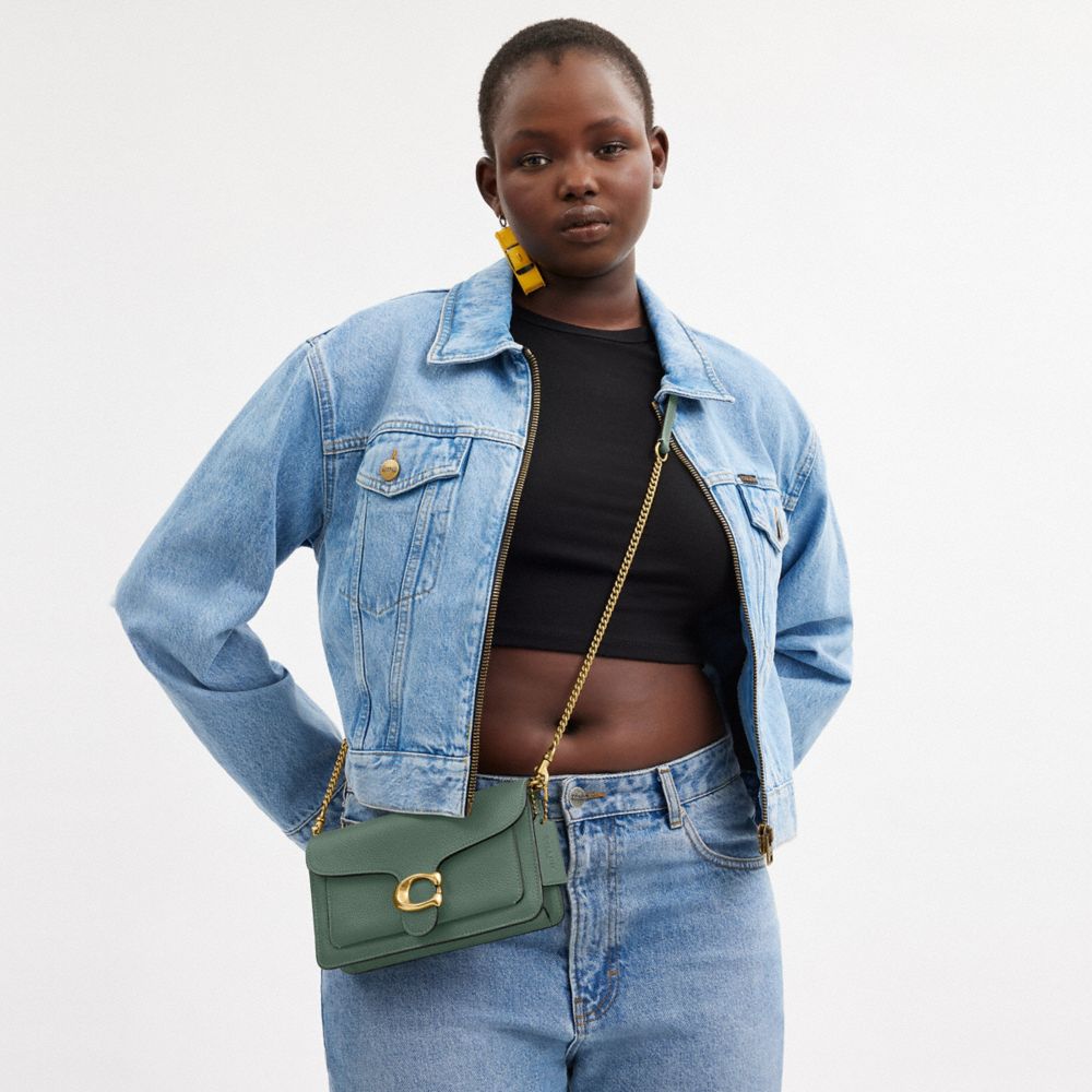 Shop Coach Tabby Clutch Mit Kette In Green