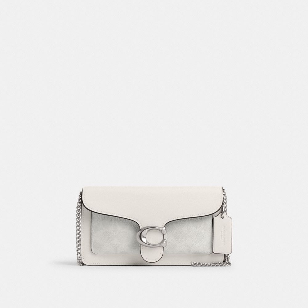 COACH TABBY CLUTCH AUS SIGNATURE CANVAS MIT KETTENRIEMEN 