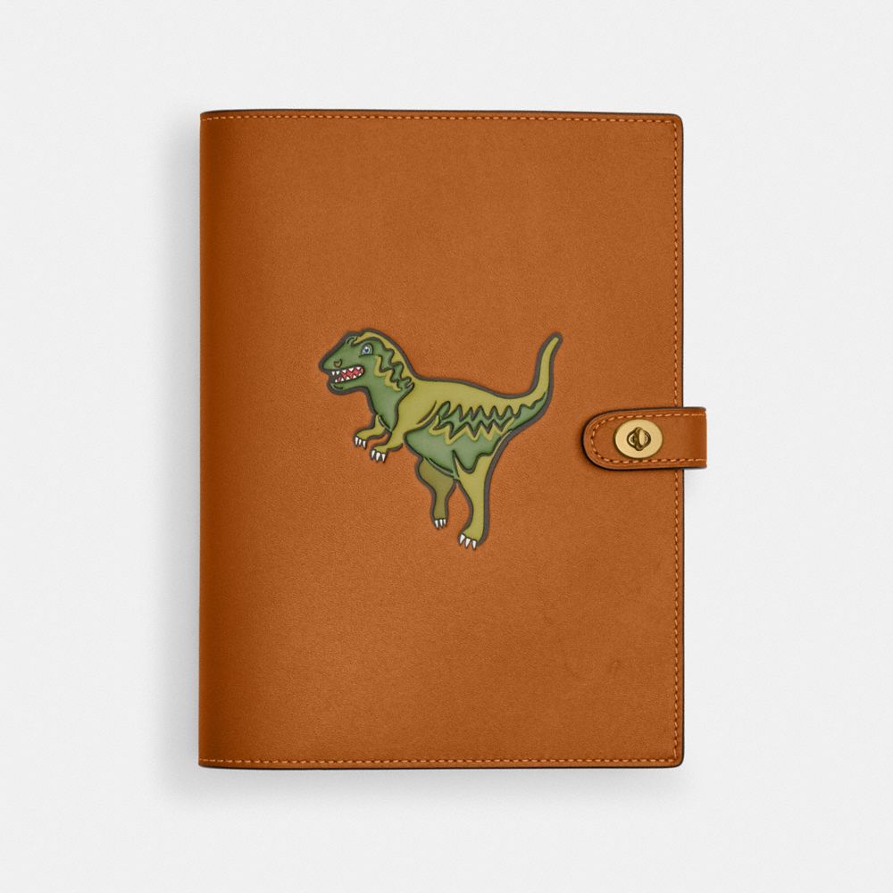 COACH®,CARNET AVEC REXY,Cuir tanné,Laiton/Noisette,Front View