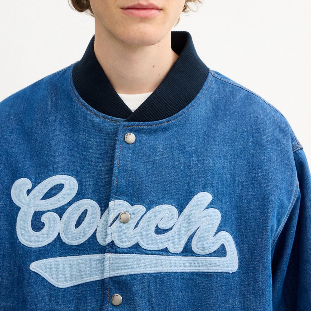 Мужские куртки Coach Denim Varsity Jacket In Organic Cotton — фото 4