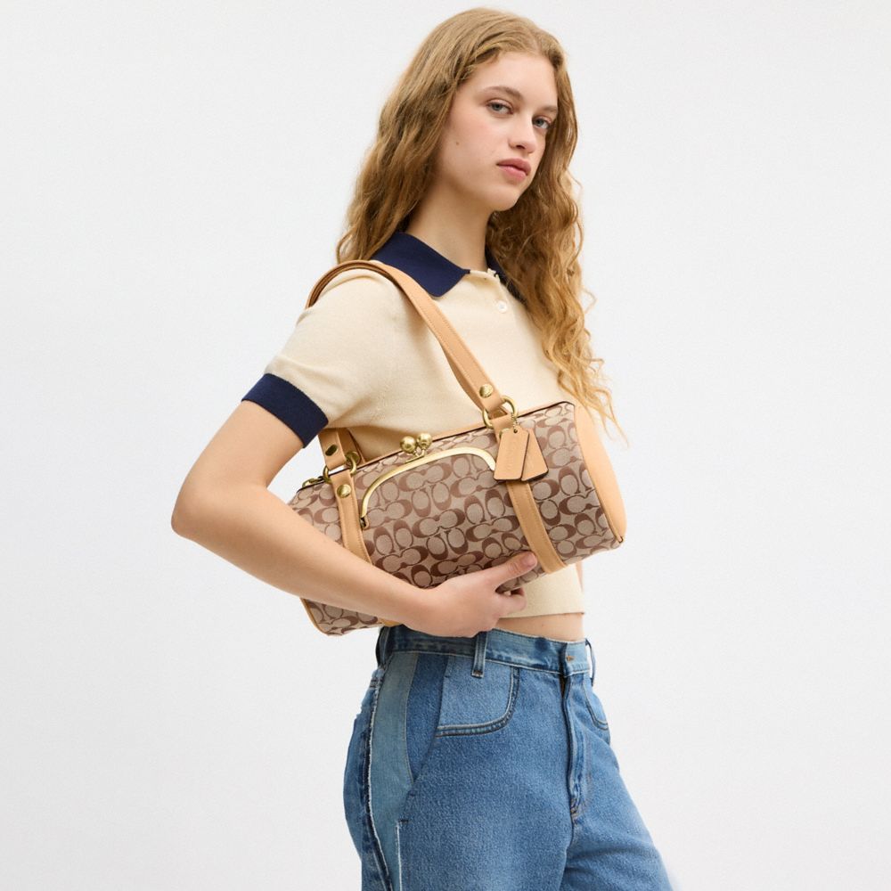 Женские сумки Coach Kisslock Barrel In Signature Jacquard — фото 6