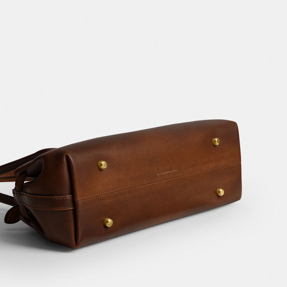 Женские сумки Coach Empire Carryall 34 In Loved Leather — фото 5