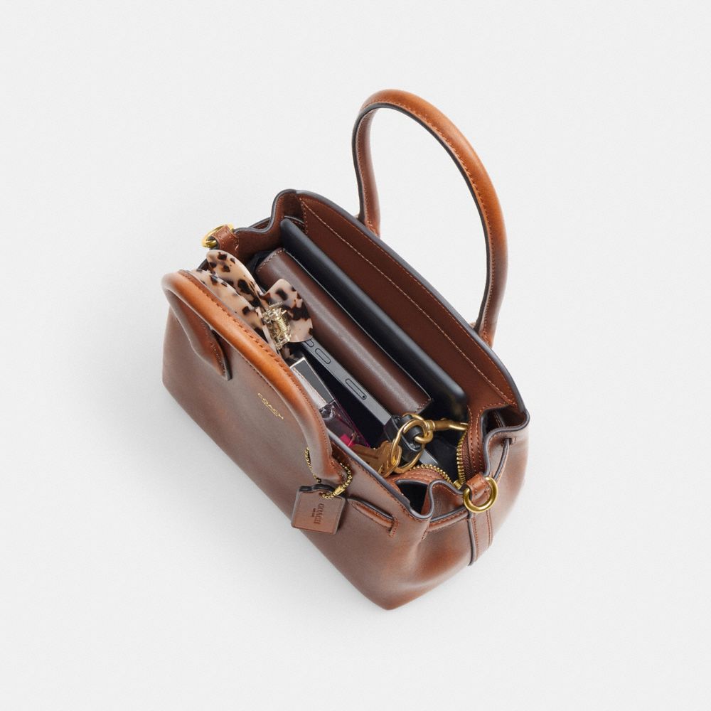 Женские сумки Coach Empire Carryall 21 In Loved Leather — фото 3