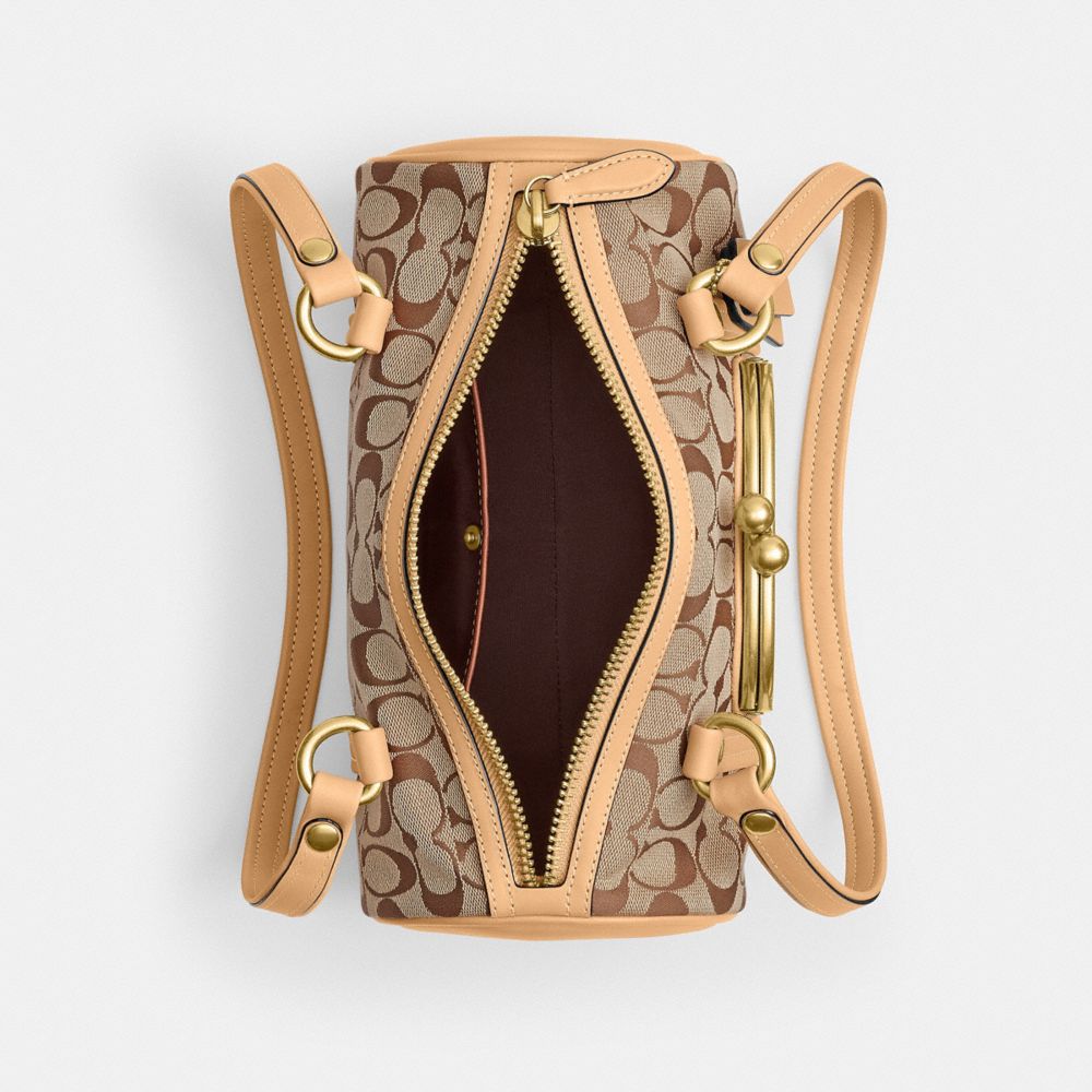 Женские сумки Coach Kisslock Barrel Bag 28 In Signature Jacquard — фото 4