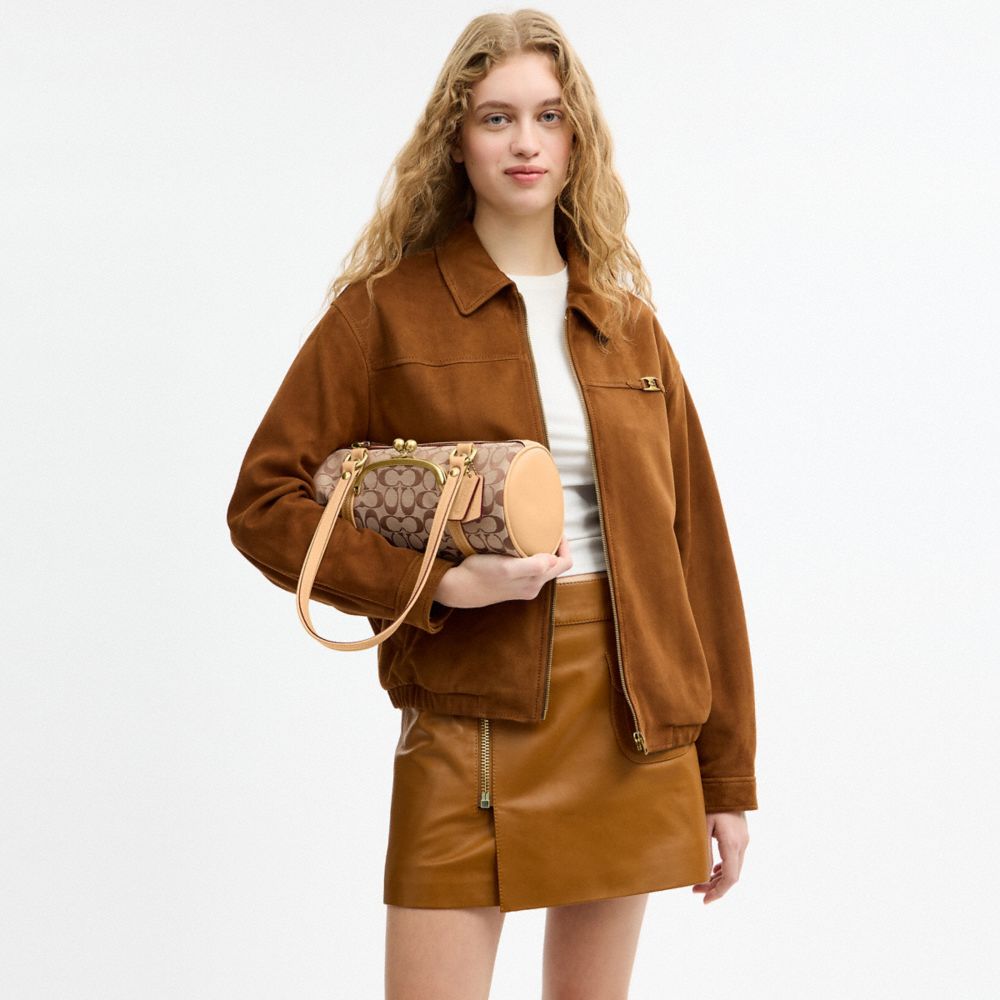 Женские сумки Coach Kisslock Barrel Bag 28 In Signature Jacquard — фото 7