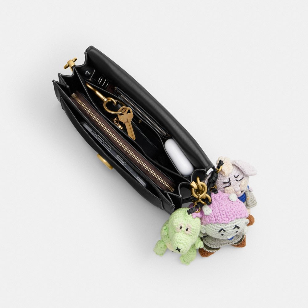 Женские сумки Coach Brain Dead Soft Tabby Shoulder 26 With Charms — фото 4