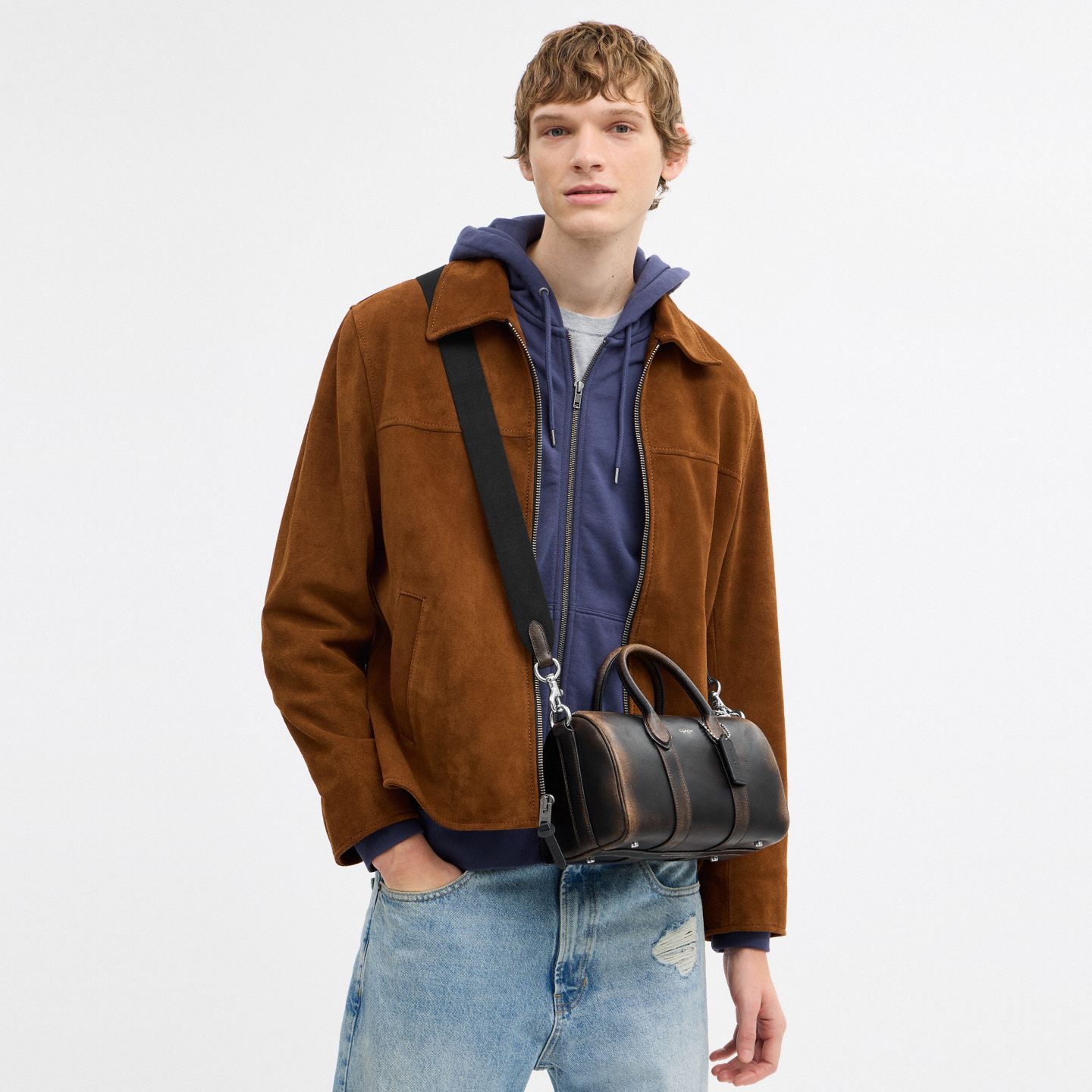 Мужская сумка Coach Compass Bag 25 In Loved Leather, цвет: Чёрный / Рыжевато-коричневый — фото 4