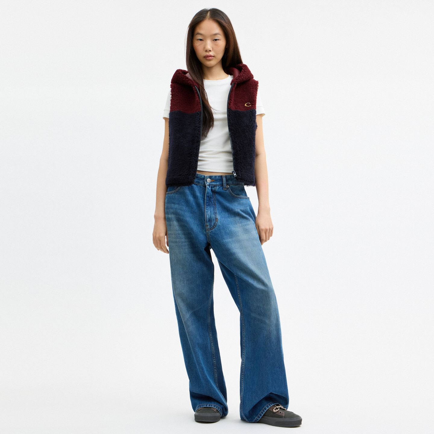 Женский жилет Coach Boxy Shearling Vest With Hood, цвет: Тёмно-синий разноцветный — фото 2