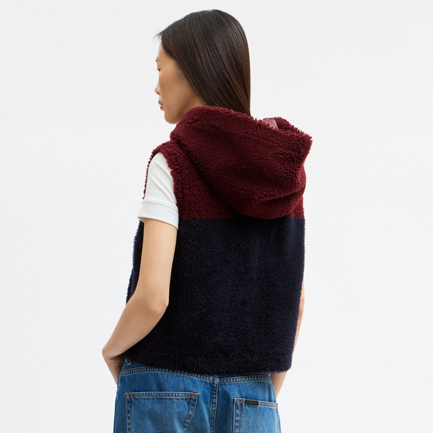 Женский жилет Coach Boxy Shearling Vest With Hood, цвет: Тёмно-синий разноцветный — фото 3