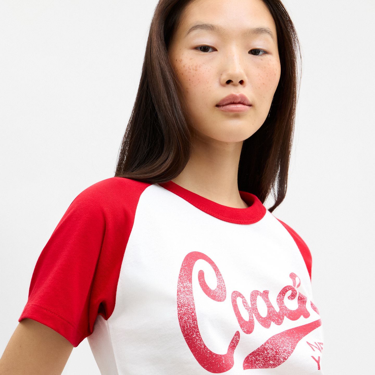 Мужская футболка Coach Sporty Script 90's Fit T-Shirt In Organic Cotton, цвет: Красный разноцветный — фото 4