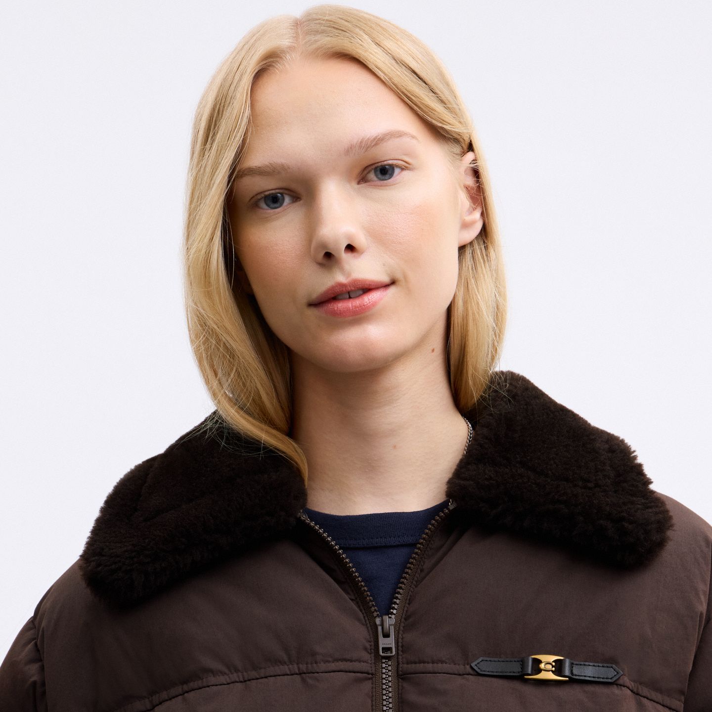 Женская куртка Coach Mid Length Puffer, цвет: Коричневый — фото 4