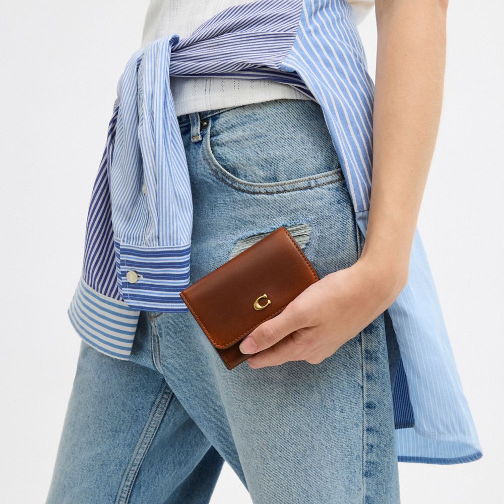 Женские кошельки Coach Essential Flap Card Case In Loved Leather — фото 4