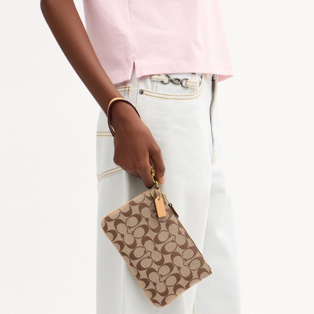 Женские сумки Coach Essential Small Wristlet In Signature Jacquard — фото 4