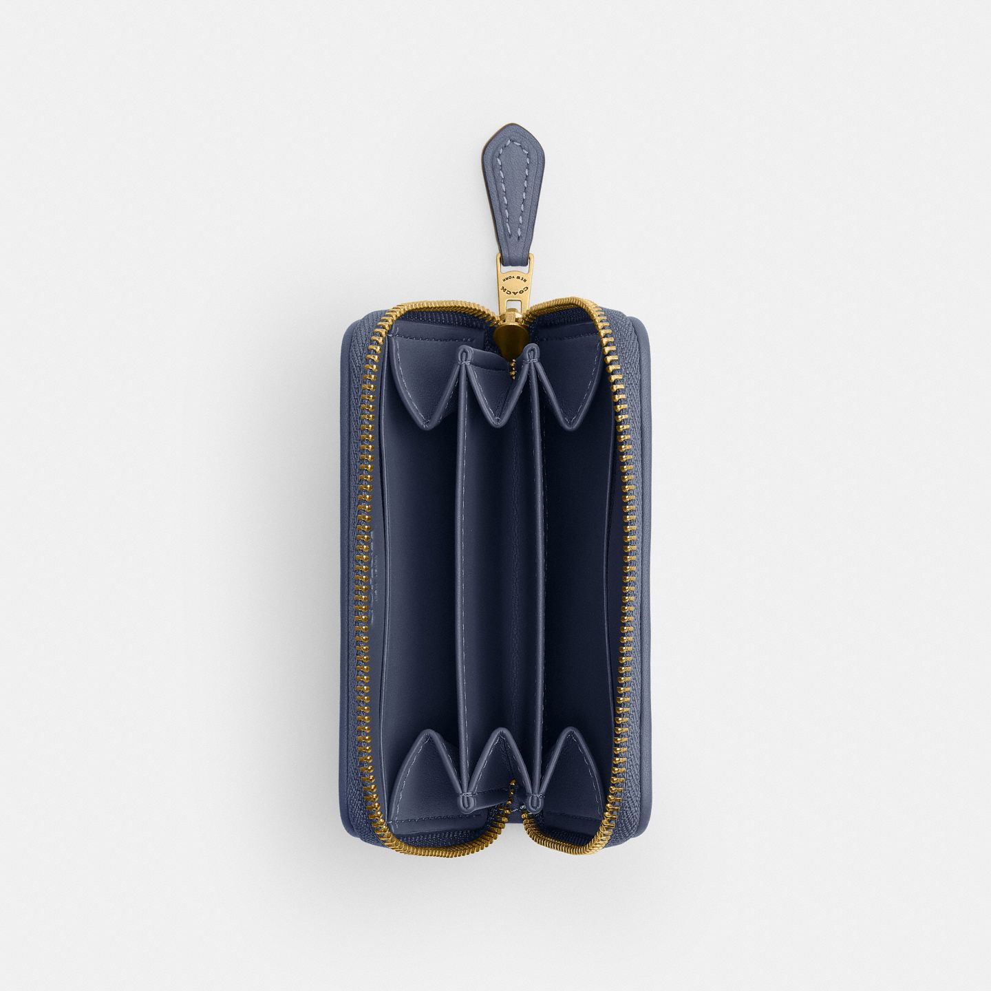 Женский кошелёк Coach Essential Small Zip Around Card Case In Regenerative Cotton Denim With Crystal Signature, цвет: Латунный / Джинсовый — фото 3