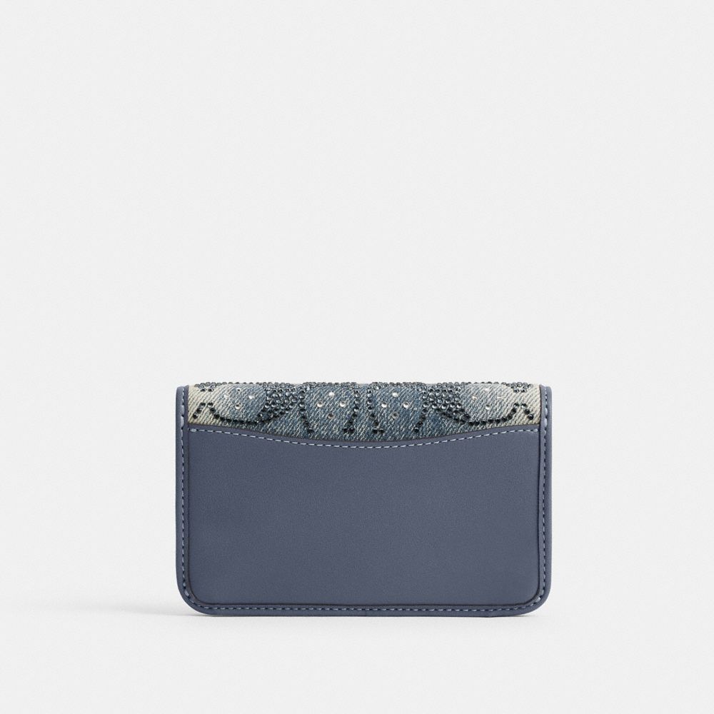 Женские кошельки Coach Essential Slim Card Case In Regenerative Cotton Denim With Crystal Signature — фото 2