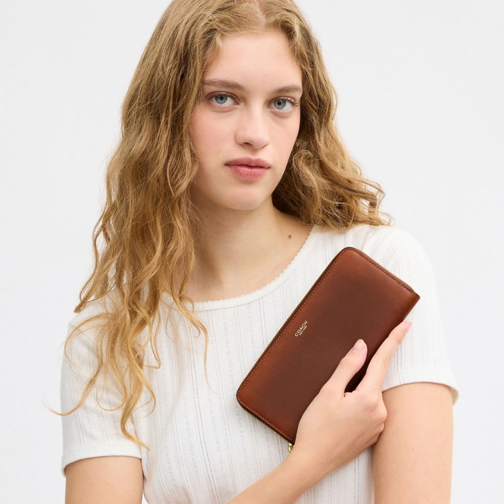 Женские кошельки Coach Slim Accordion Zip Wallet In Loved Leather — фото 4