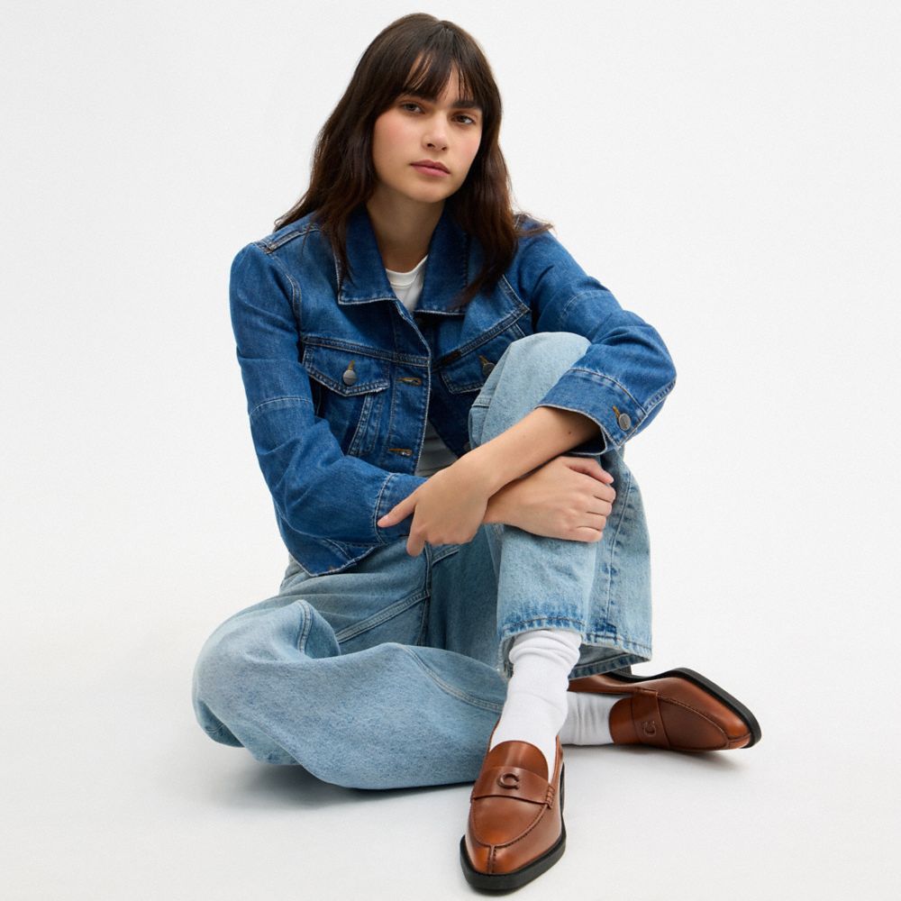Женские туфли Coach Pointed Toe Loafer In Loved Leather — фото 5