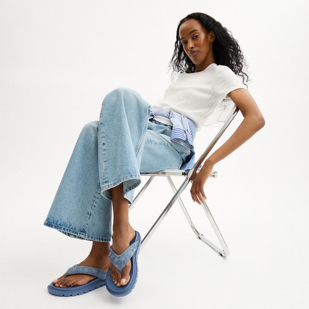 Женские сандалии Coach Brynn Thong Sandal In Crystal Signature Denim — фото 5