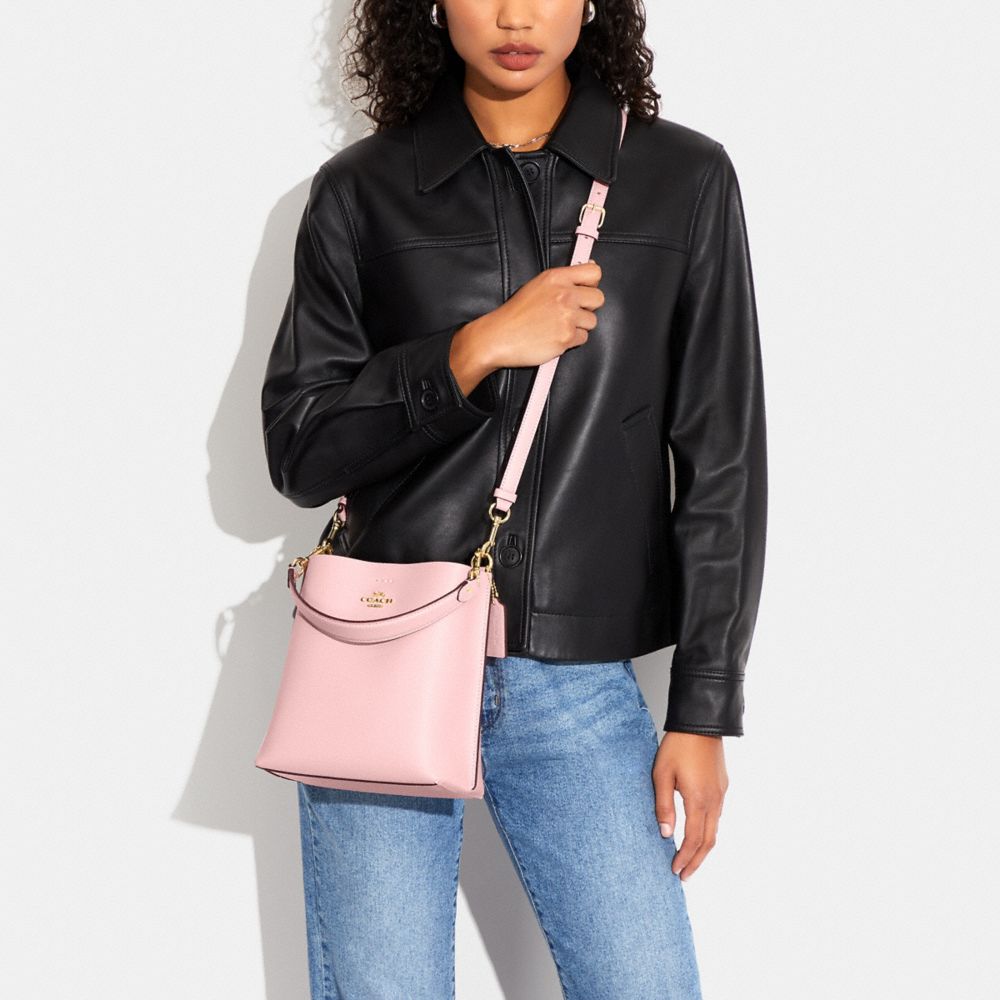 公式】コーチアウトレット | モリー バケット 22・シグネチャー