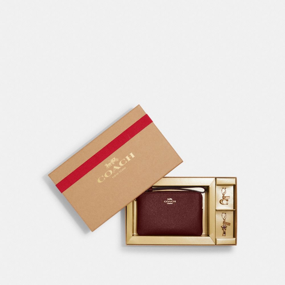 COACH®,BOXED CORNER ZIP WRISTLET,Crossgrain Leather,Mini,Gold/Black Cherry,Front View