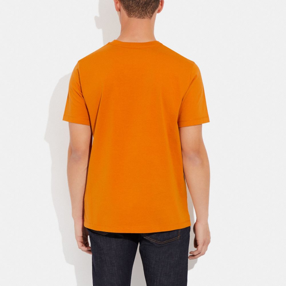 COACH®,シグネチャー グラフィック Tシャツ,トップス&パンツ,ﾃﾞｻﾞｰﾄ ｻﾝ